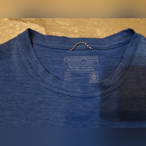 Patagonia Capilene Cool Daily Blue Men's short sleeves shirt. Heathered. Size S. - Picture 3 of 7